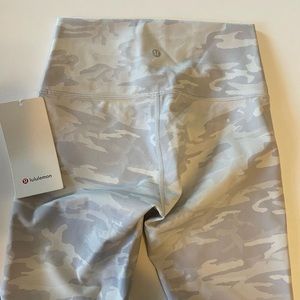 Lululemon wunder under ribbed biker shorts